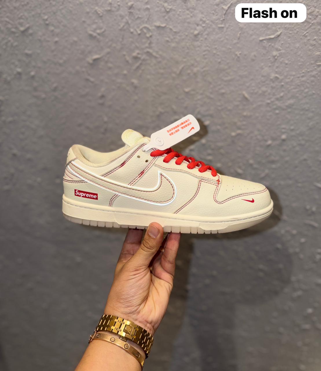 NIKE SB DUNK SUPREME WHITE RED RADIUM