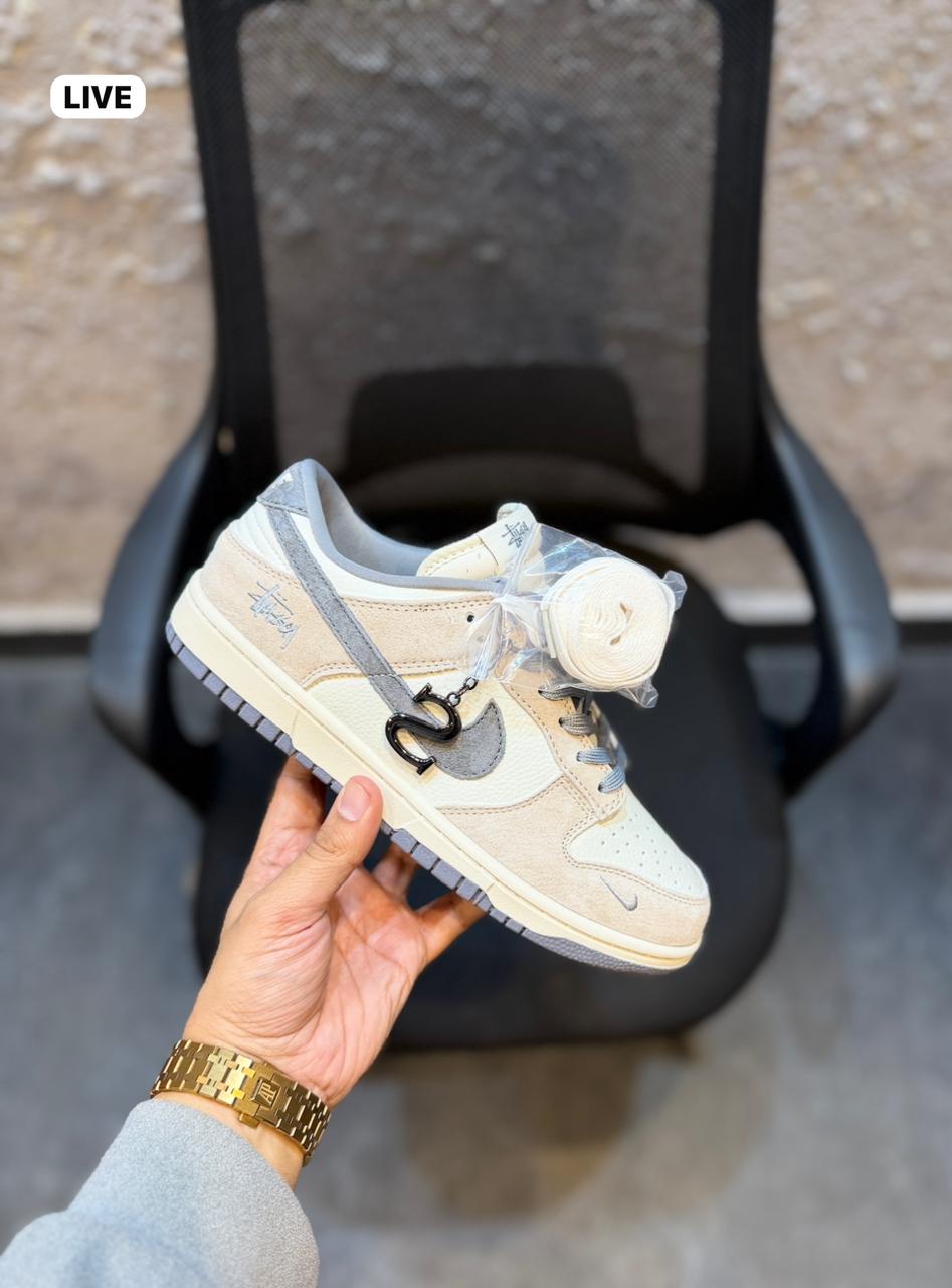 NIKE SB DUNK STUSSY WHITE CARBON BEIGE