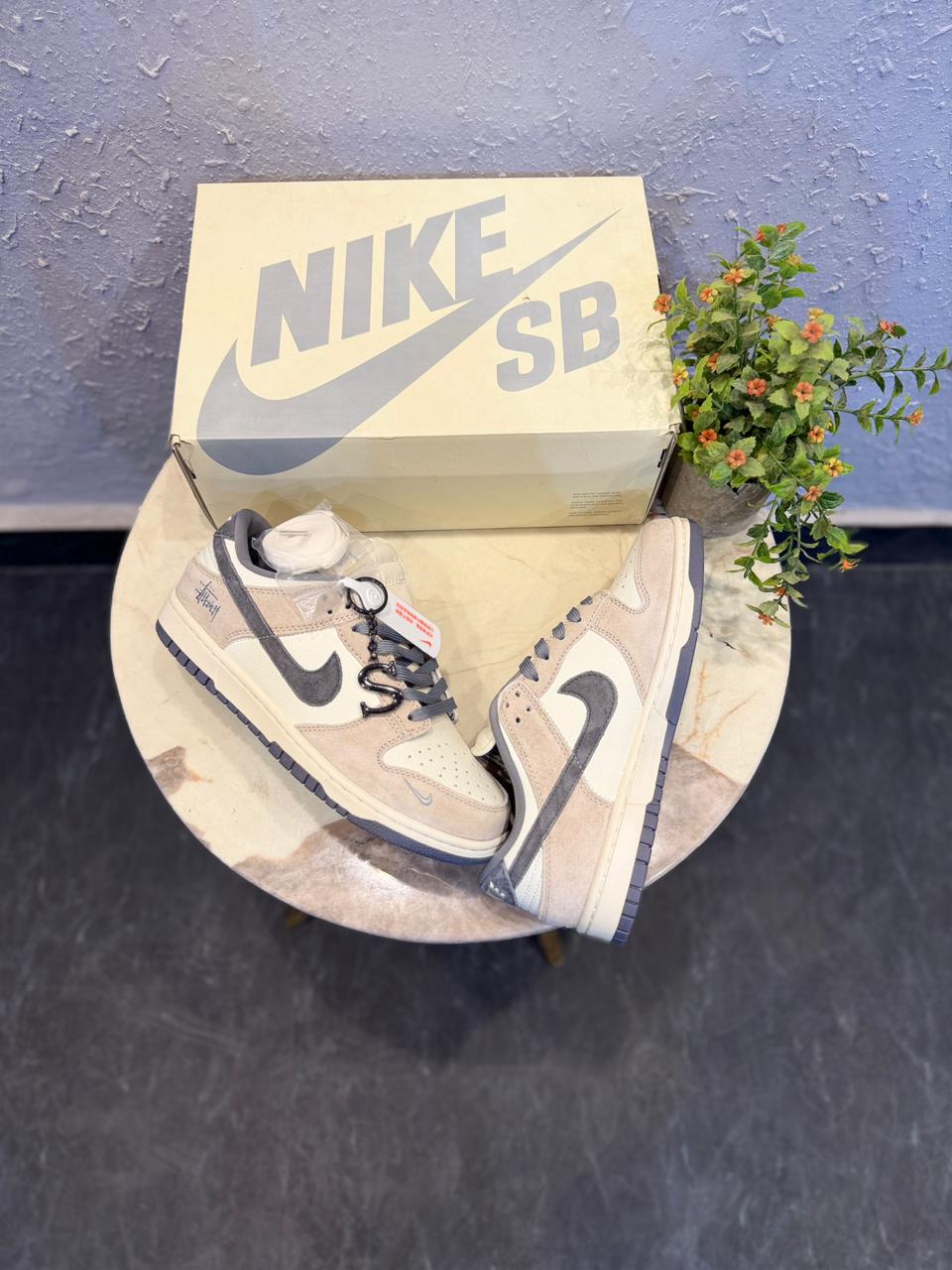 NIKE SB DUNK STUSSY WHITE CARBON BEIGE