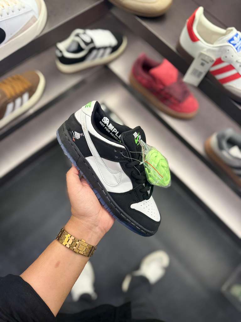 NIKE SB DUNK NYC PIGEON 3 PANDA