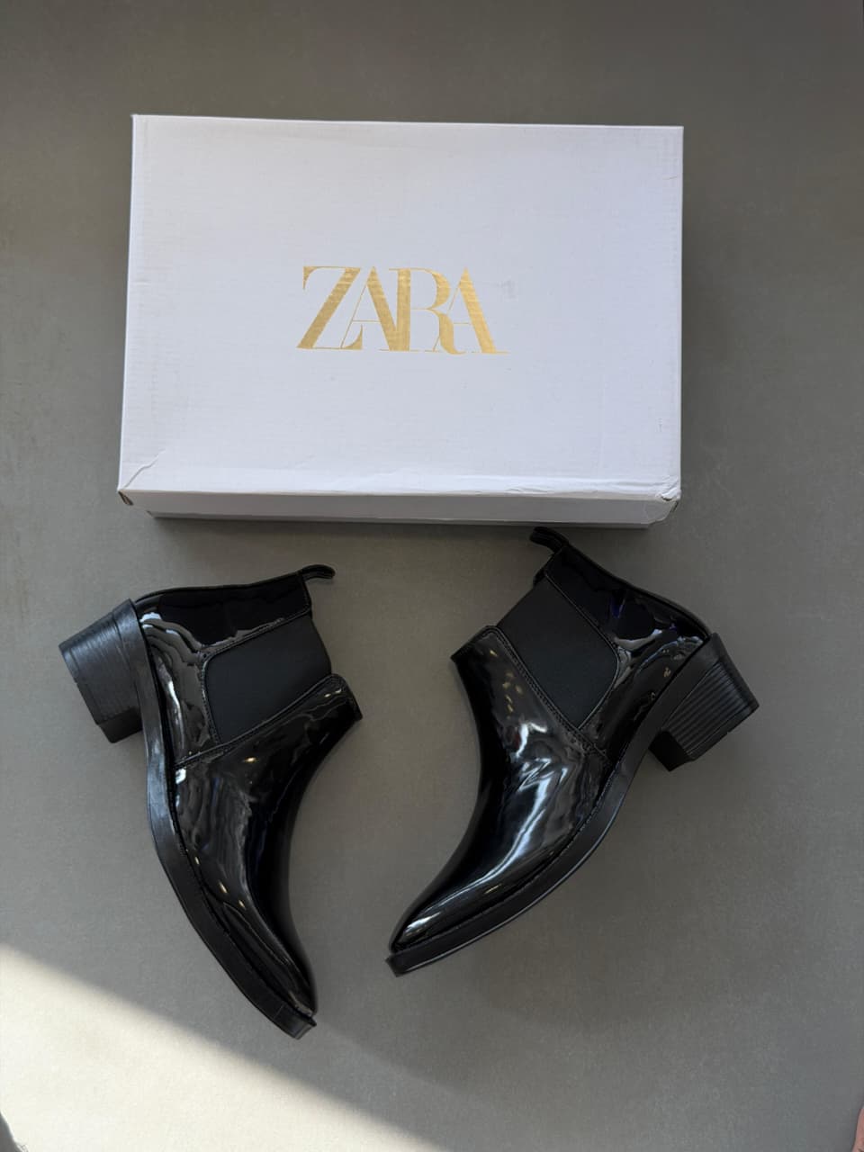ZARA GLOZZY
