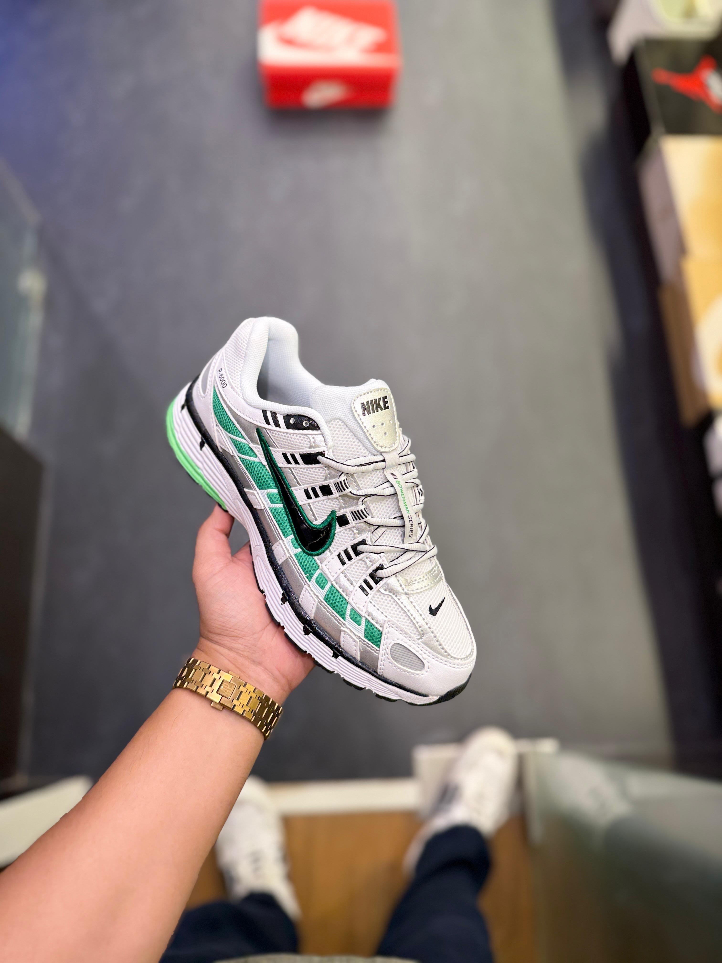 NIKE P-6000 TRAINER METALLIC GREEN
