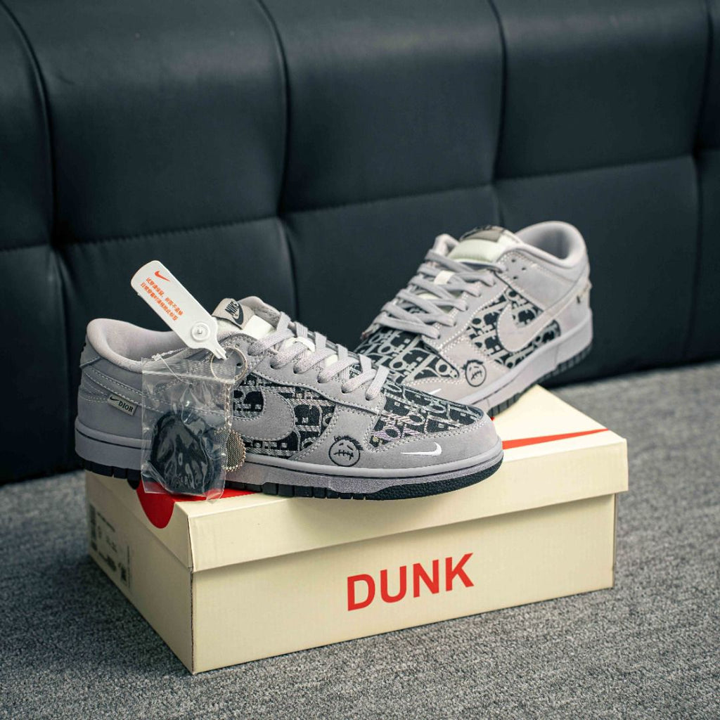 NIKE SB DUNK DIOR X KAWS 2025