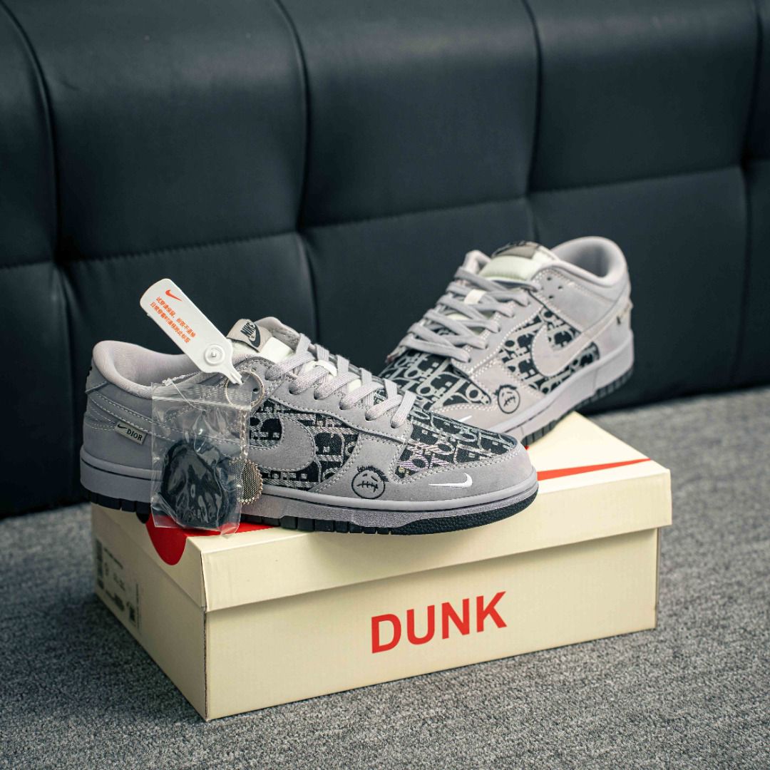 NIKE SB DUNK DIOR X KAWS 2025