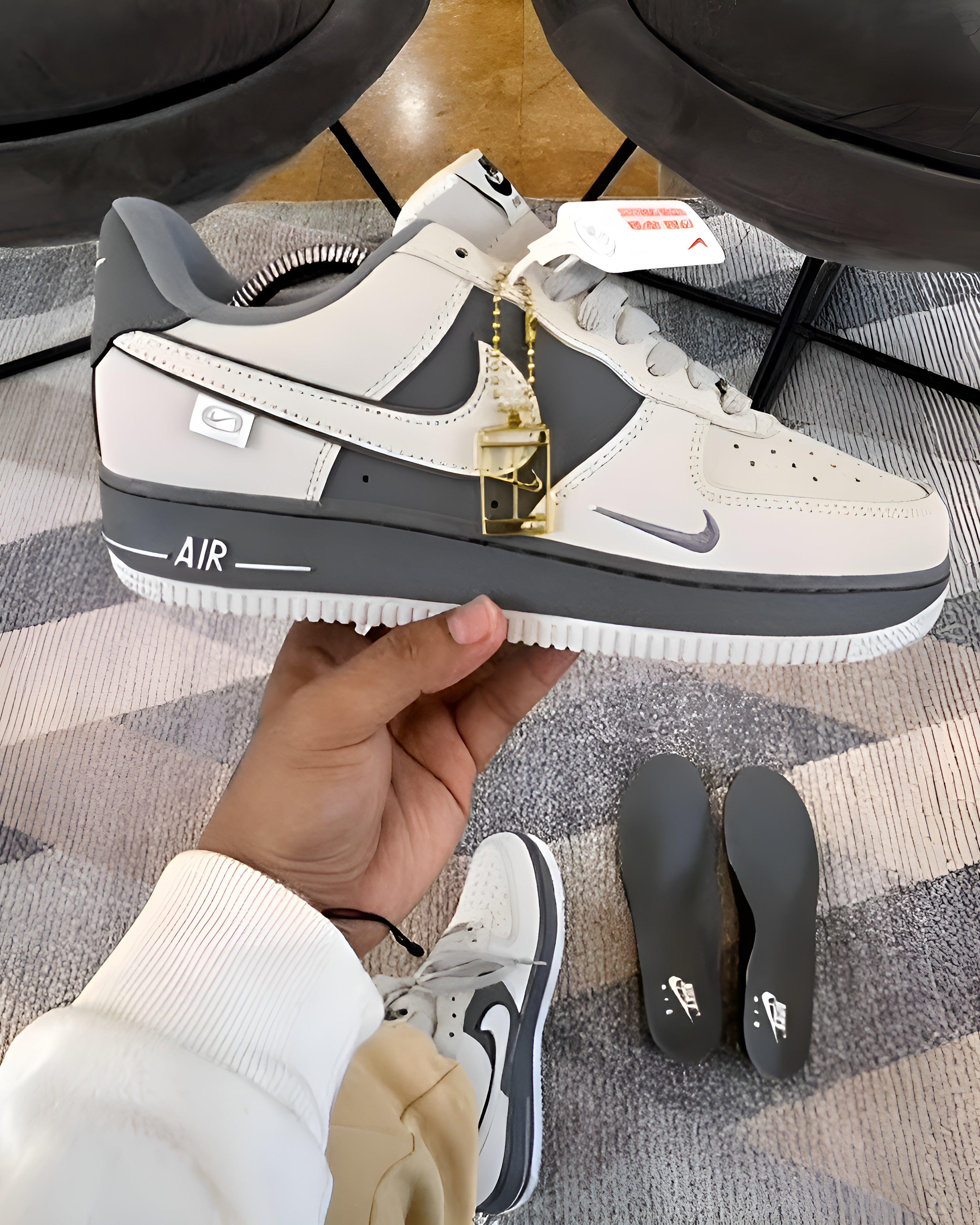 NIKE AIRFORCE ONE GREY METALLIC