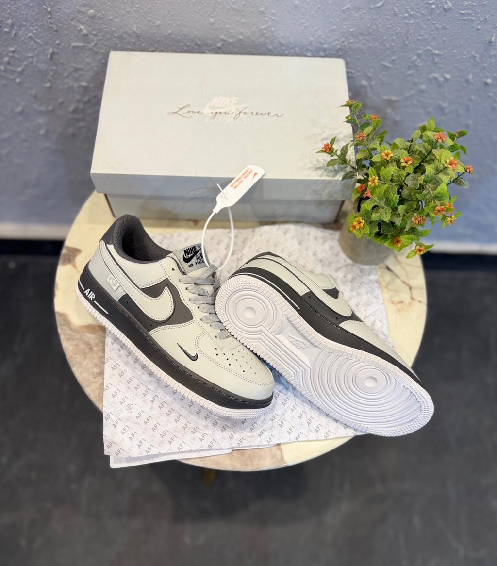 NIKE AIRFORCE ONE GREY METALLIC