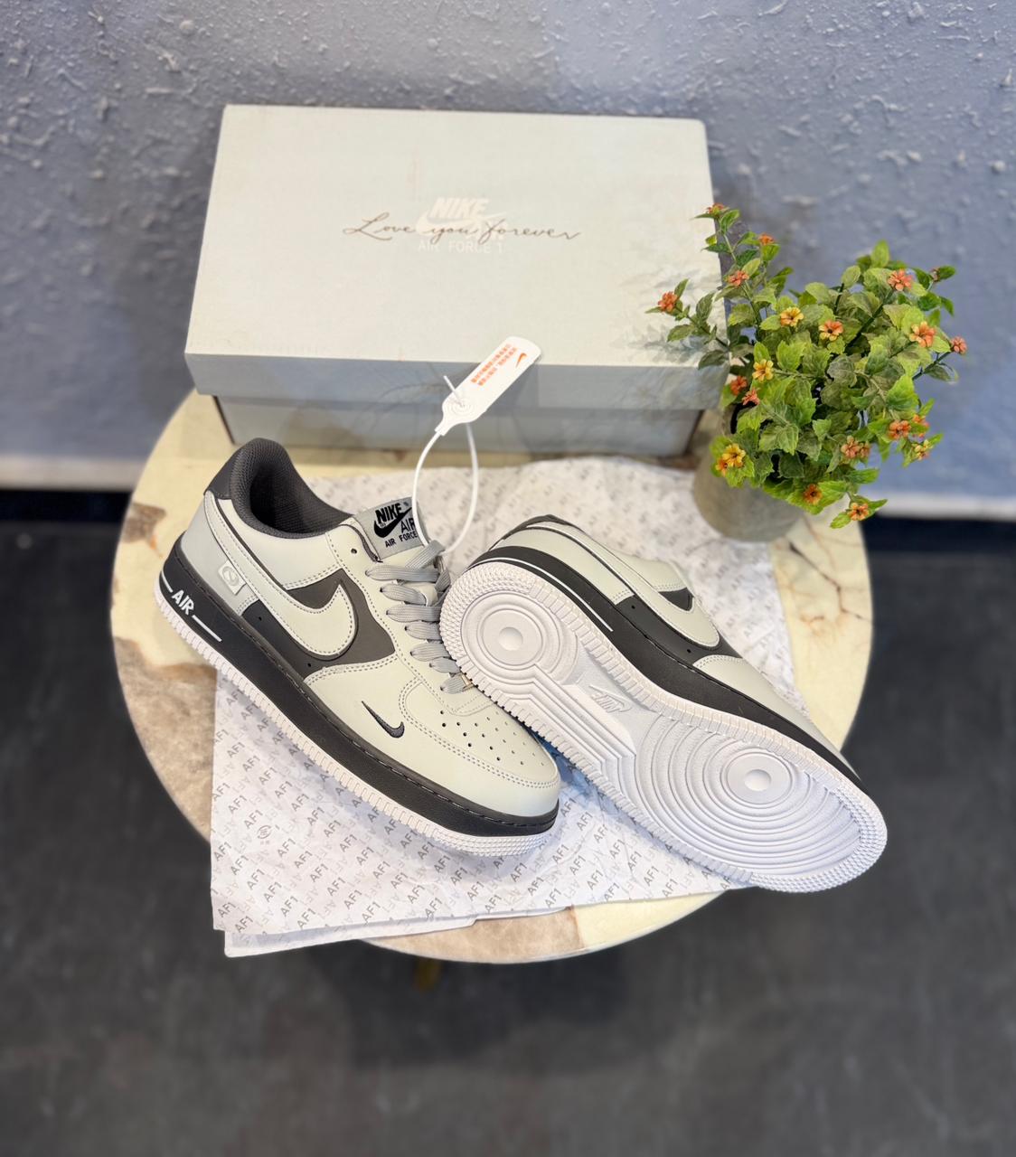 NIKE AIRFORCE ONE GREY METALLIC