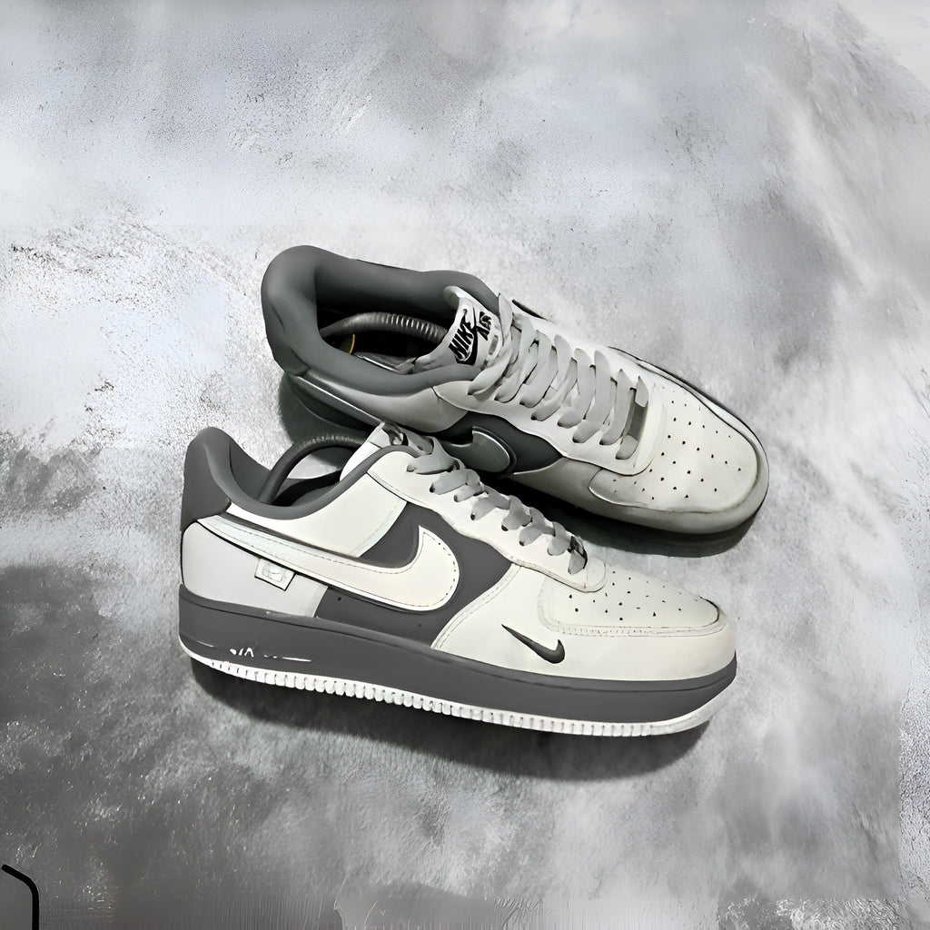 NIKE AIRFORCE ONE GREY METALLIC