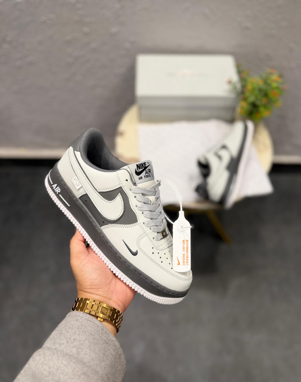 NIKE AIRFORCE ONE GREY METALLIC